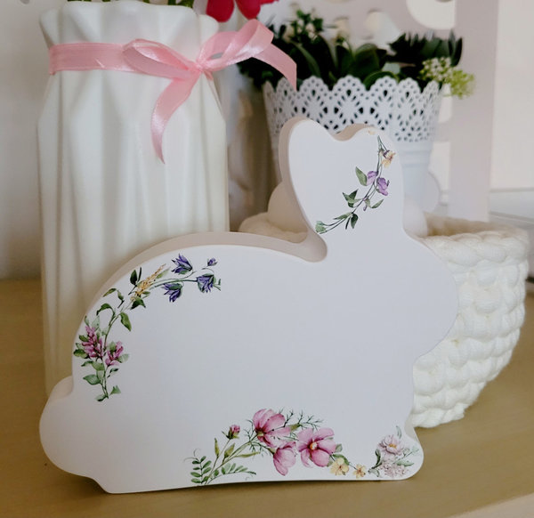 Osterhase sitzend - Gießkeramik - Raysin - mit schönen Blumenmuster